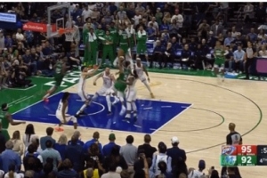 疯狂反击！拉塞尔强攻抛投得手 独行侠轰出20-2追到1分