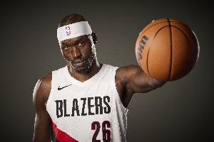 抬手就有！里斯出场1分钟三分1中1拿到3分