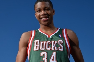 米德尔顿：对字母哥的初印象是又高又瘦 当时我需要和他竞争