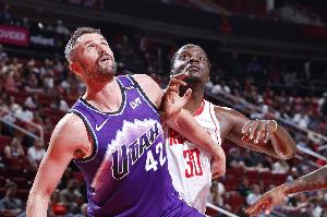 卡佩拉：斯通今夏第一个给我打电话 我毫不犹豫就决定回火箭