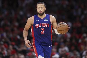 持球大核！康宁汉姆砍下21分6篮板&平生涯纪录的18助攻 末节7+5助