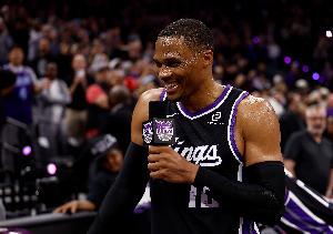 23分16板10助！美媒：不敢相信威少整个夏天都在等待工作机会